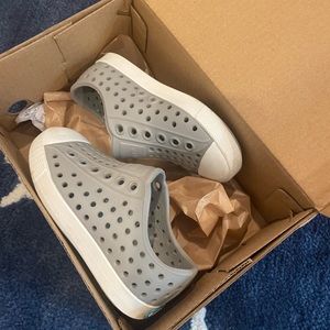 Native Jefferson shoes size 5